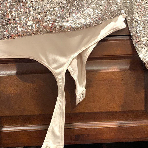 Express Small Sequin Bodysuit - Picture 4 of 4